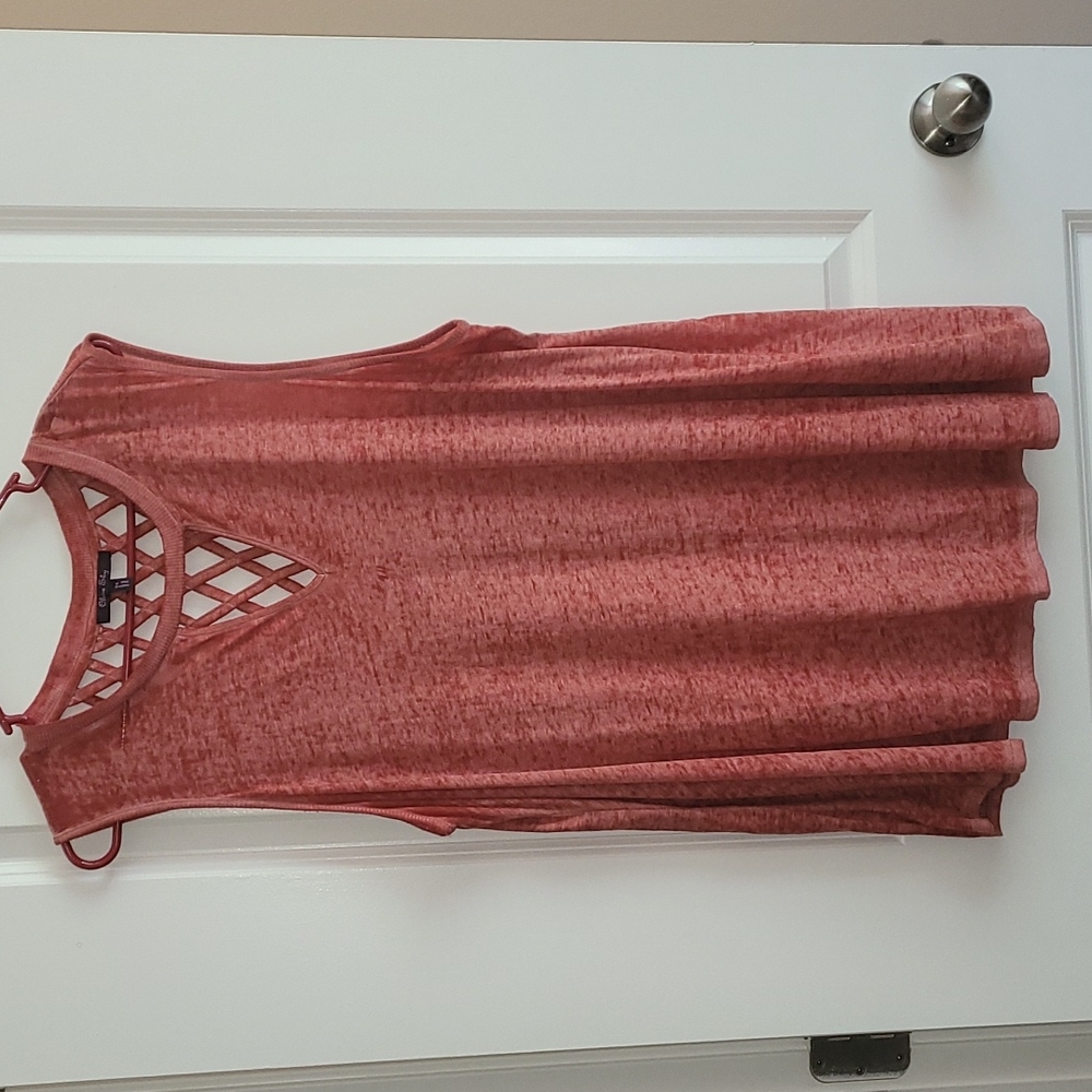 Swing tank top
